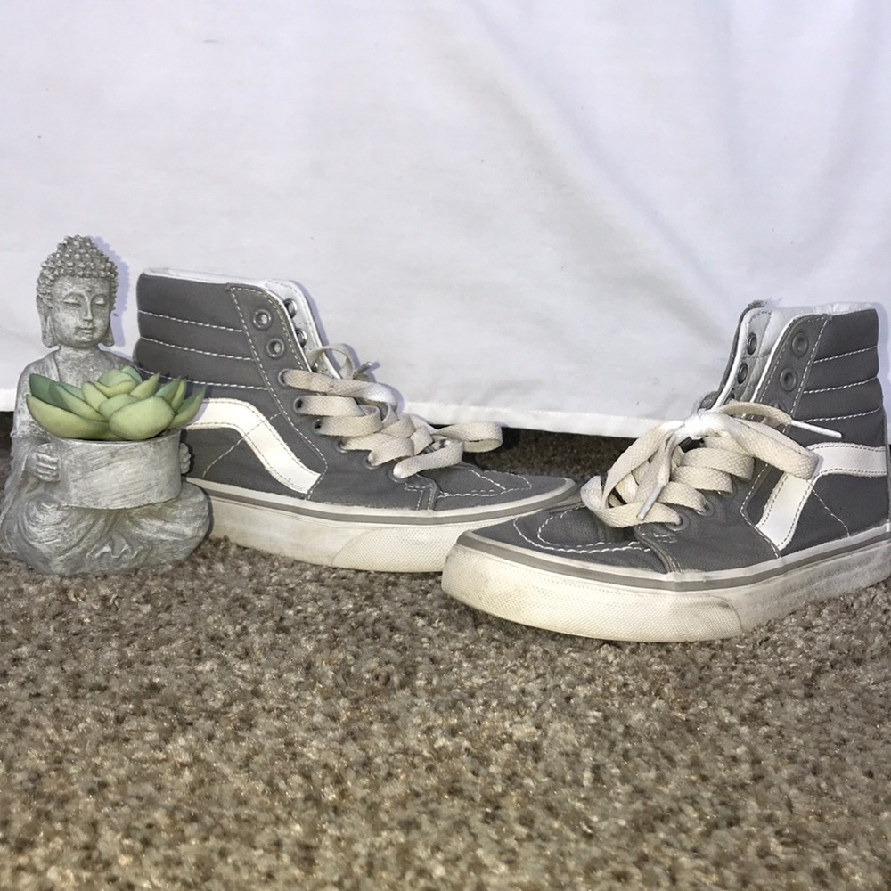 Women’s Gray & White Vans 👟